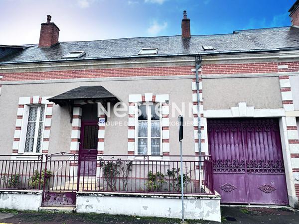 Vente maison de charme en pierre de 128.97 m² avec 3 chambres, terrain clos en bord de Loir, centre ville de La Chartre-sur-Le-Loir (72340)