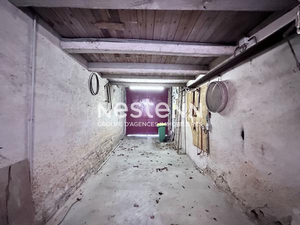 Vente maison de charme en pierre de 128.97 m² avec 3 chambres, terrain clos en bord de Loir, centre ville de La Chartre-sur-Le-Loir (72340)