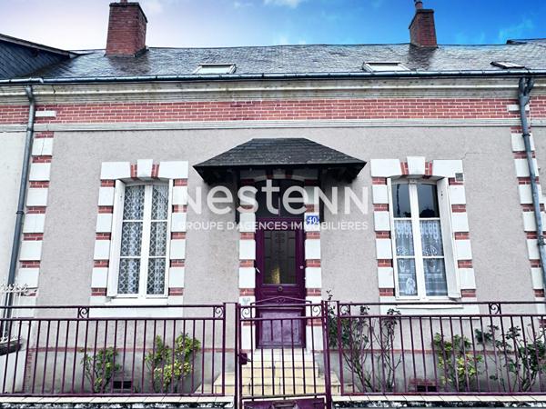 Vente maison de charme en pierre de 128.97 m² avec 3 chambres, terrain clos en bord de Loir, centre ville de La Chartre-sur-Le-Loir (72340)