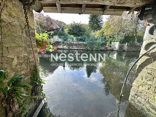 Vente maison de charme en pierre de 128.97 m² avec 3 chambres, terrain clos en bord de Loir, centre ville de La Chartre-sur-Le-Loir (72340)