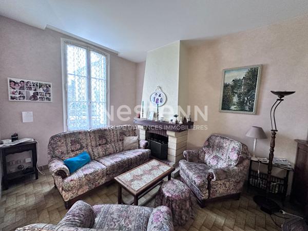 Vente maison de charme en pierre de 128.97 m² avec 3 chambres, terrain clos en bord de Loir, centre ville de La Chartre-sur-Le-Loir (72340)