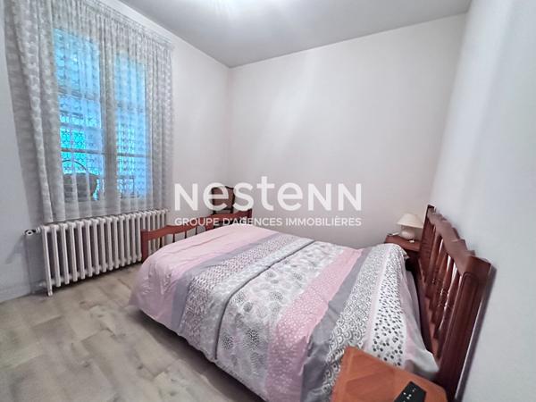 Vente maison de charme en pierre de 128.97 m² avec 3 chambres, terrain clos en bord de Loir, centre ville de La Chartre-sur-Le-Loir (72340)