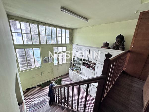 Vente maison de charme en pierre de 128.97 m² avec 3 chambres, terrain clos en bord de Loir, centre ville de La Chartre-sur-Le-Loir (72340)