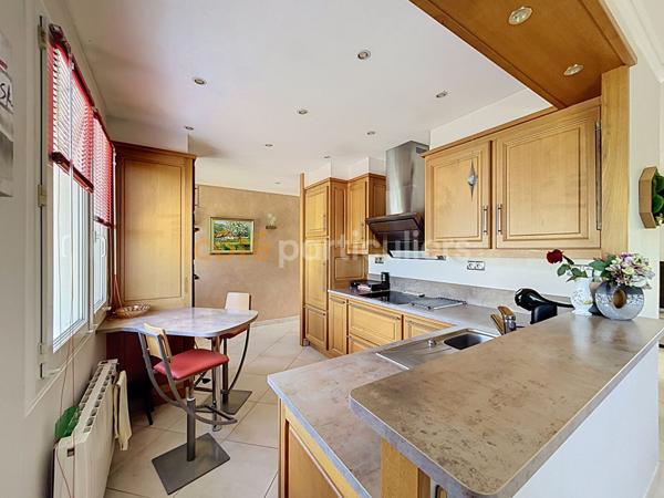 Vente
                Maison94 m² - 5 Pièces -
                    ST OUEN DU TILLEUL (27670)