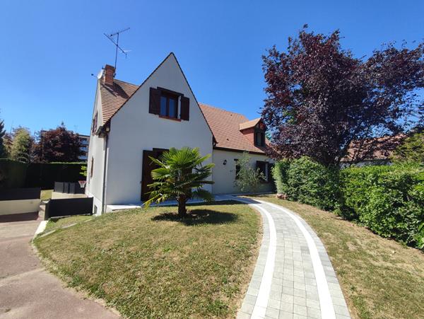 Maison - 7 pièces - 180 m²