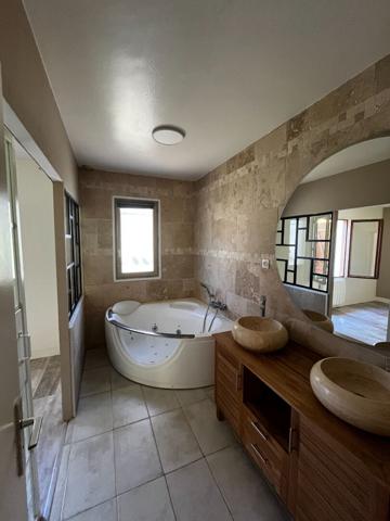 Maison - 7 pièces - 180 m²