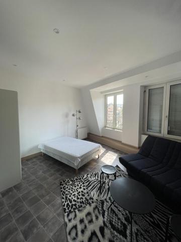 45 BD FAYOLLE - STUDIO MEUBLE au 5ème étage d'un immeuble sécurisé