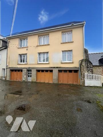 Dans un immeuble en copropriété . Evron