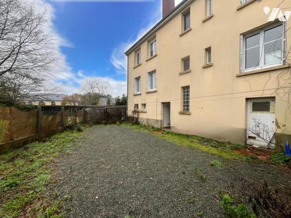 Dans un immeuble en copropriété . Evron