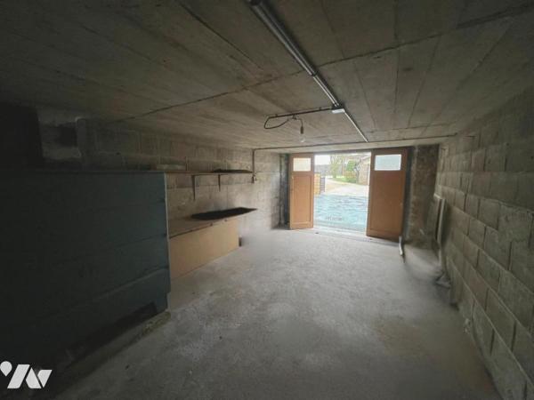 Dans un immeuble en copropriété . Evron