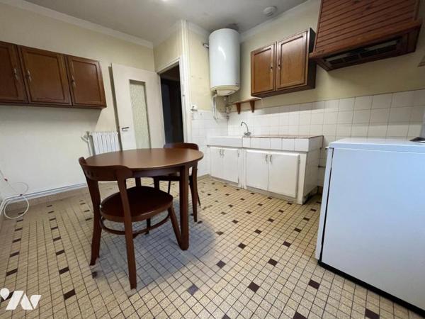 Dans un immeuble en copropriété . Evron