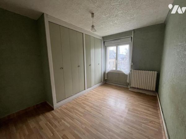 Dans un immeuble en copropriété . Evron