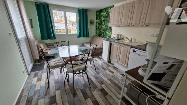 Immeuble d'habitation comprenant :