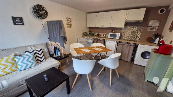 Immeuble d'habitation comprenant :