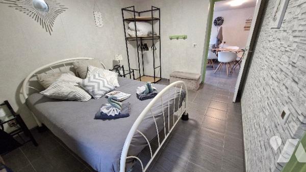 Immeuble d'habitation comprenant :