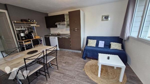 Immeuble d'habitation comprenant :