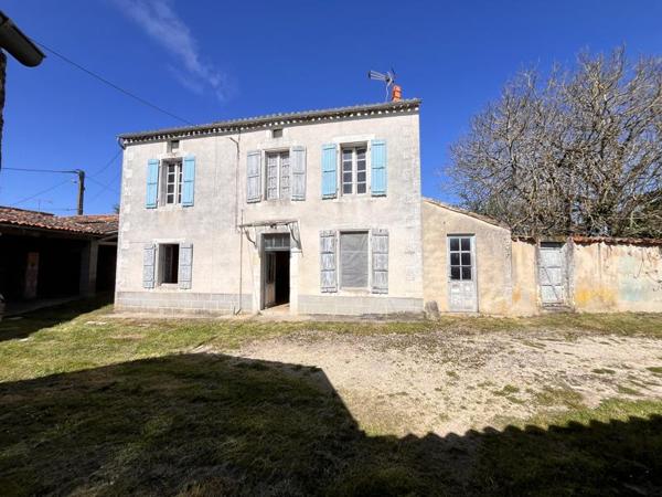 Maison à vendre |  Saint-Genis-d'Hiersac |  4 pièces | 80 m²