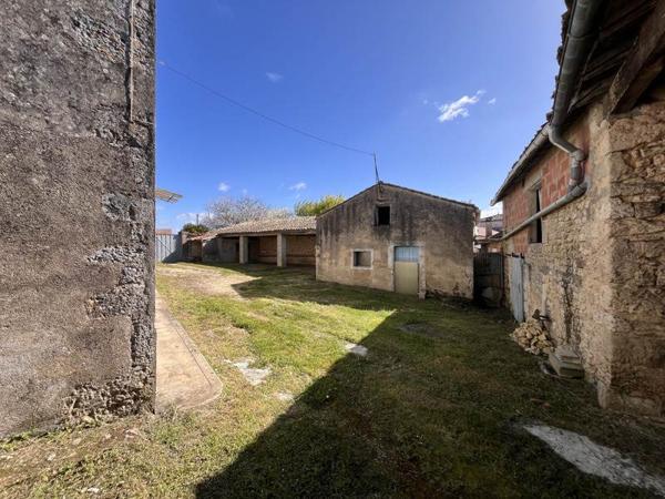 Maison à vendre |  Saint-Genis-d'Hiersac |  4 pièces | 80 m²