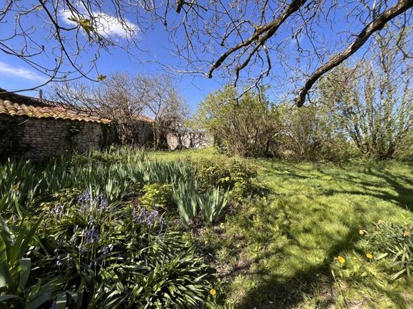 Maison à vendre |  Saint-Genis-d'Hiersac |  4 pièces | 80 m²