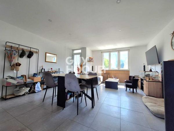 Maison rénovée – 2 chambres, extérieur et potentiel 3e chambre
