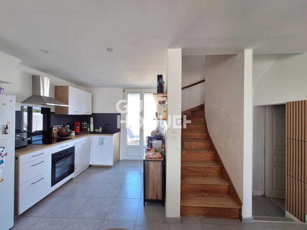 Maison rénovée – 2 chambres, extérieur et potentiel 3e chambre