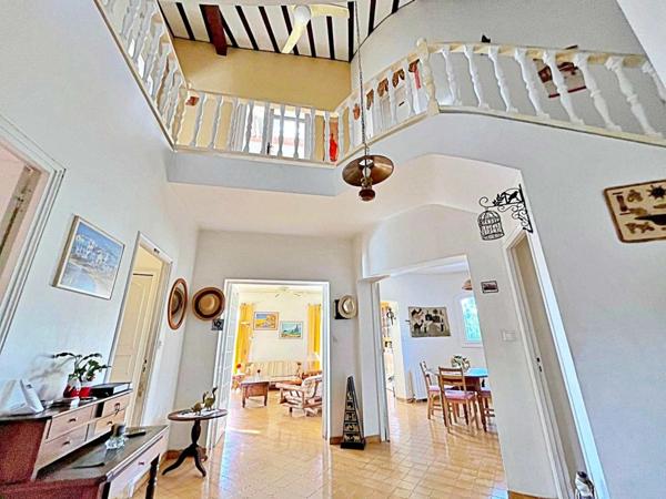 MARSEILLE 12EME - LES TROIS LUCS - PROPRIETE EXCEPTIONNELLE AVEC PISCINE - MAISON PRINICPALE ET APPARTEMENT 3 PIECES