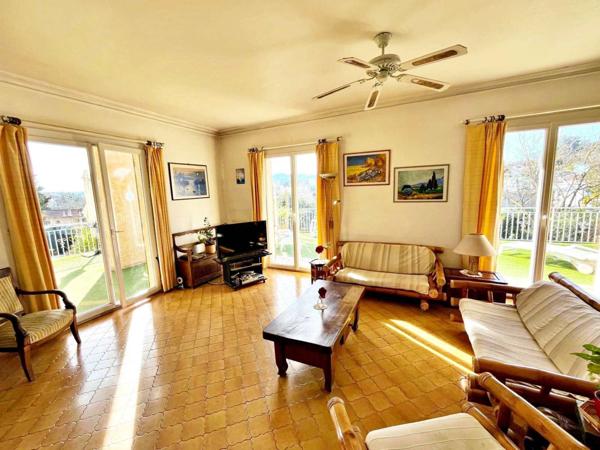 MARSEILLE 12EME - LES TROIS LUCS - PROPRIETE EXCEPTIONNELLE AVEC PISCINE - MAISON PRINICPALE ET APPARTEMENT 3 PIECES