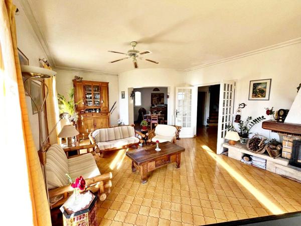 MARSEILLE 12EME - LES TROIS LUCS - PROPRIETE EXCEPTIONNELLE AVEC PISCINE - MAISON PRINICPALE ET APPARTEMENT 3 PIECES