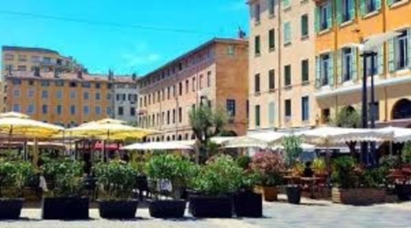 A VENDRE MURS COMMERCIAUX de 65 m2 MARSEILLE (13001) 308 000 €