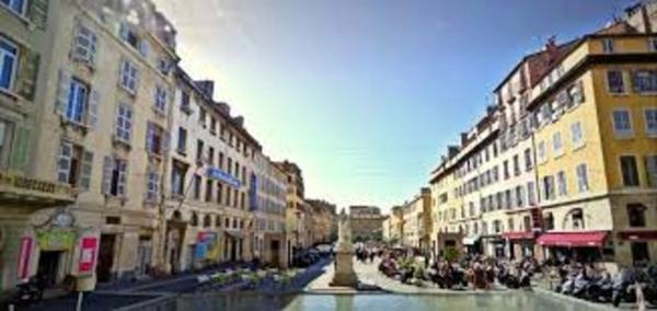 A VENDRE MURS COMMERCIAUX de 65 m2 MARSEILLE (13001) 308 000 €