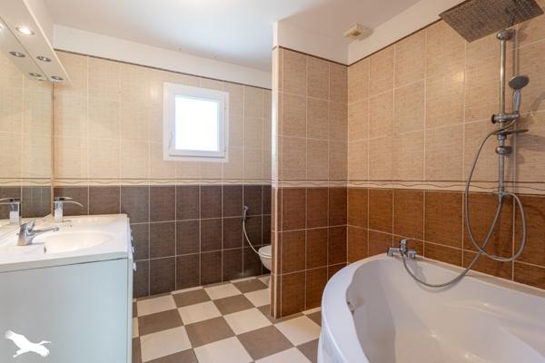 Maison à vendre 399 000 € Saintes 6 p 183 m² DPE B