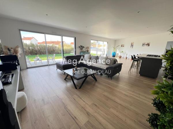 Maison à LA RENAUDIERE, 49450 - 5 pièces 150m²