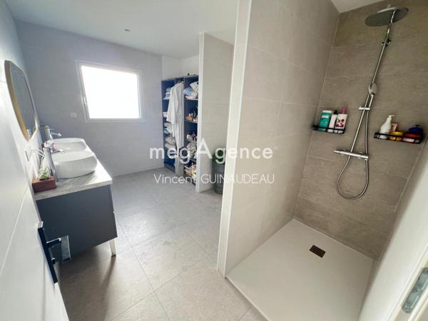 Maison à LA RENAUDIERE, 49450 - 5 pièces 150m²