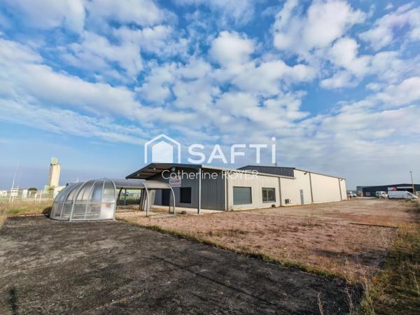 Local commercial avec grand hangar de stockage