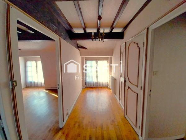 Opportunité unique, immeuble et local commercial au coeur d'un bourg du Périgord noir, à la lisère du triangle d'or de la Dordogne,