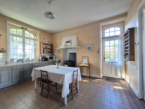 Maison 9 pièce(s) 5 chambre(s) 269 m²