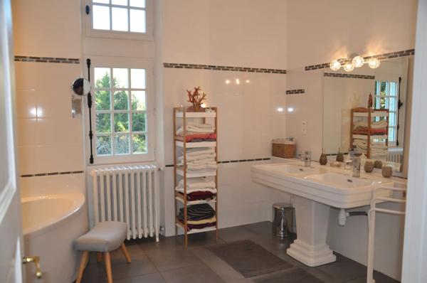 MANOIR
