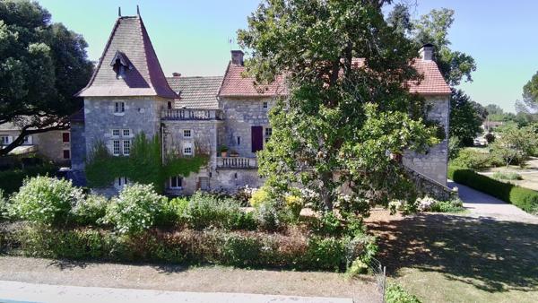 MANOIR