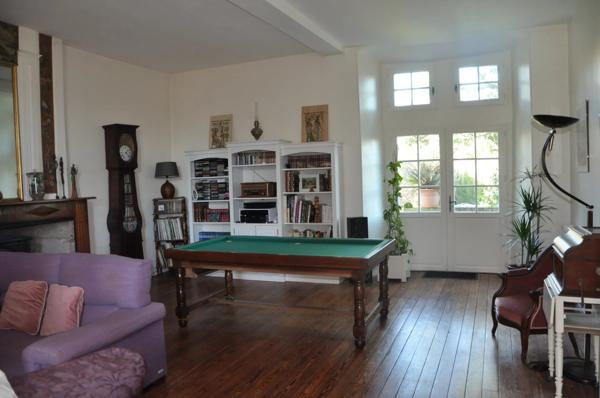 MANOIR