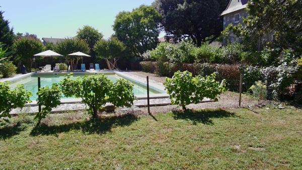 MANOIR