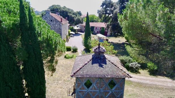 MANOIR