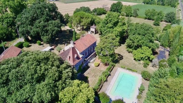 MANOIR