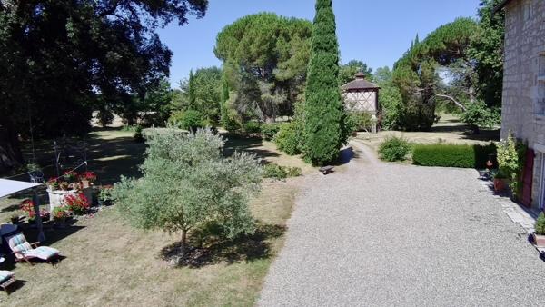 MANOIR