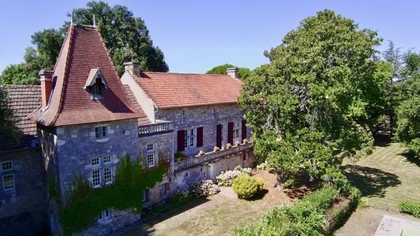 MANOIR