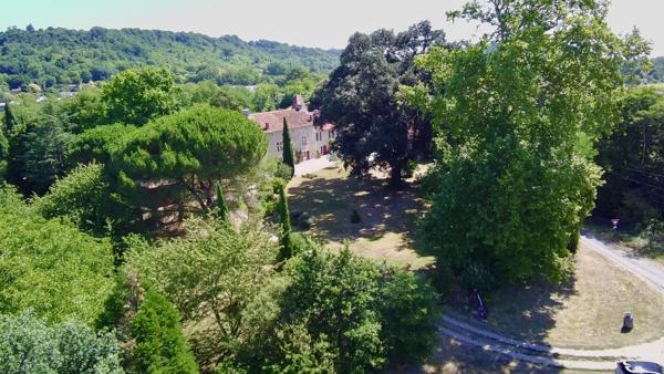 MANOIR