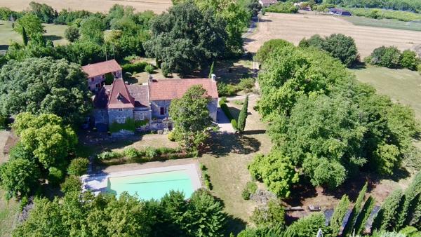 MANOIR