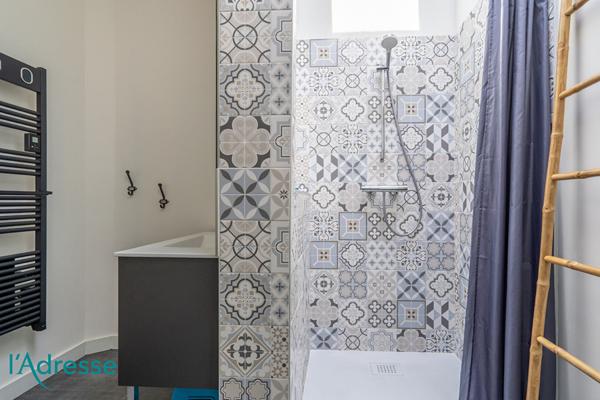 TALENCE - Belle échoppe de plus de 133 m² avec beau jardin et cave