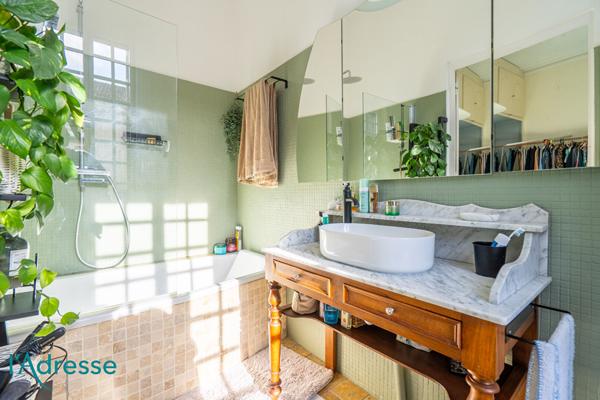 TALENCE - Belle échoppe de plus de 133 m² avec beau jardin et cave