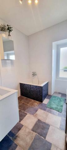 CHARMANTE MAISON DE VILLAGE A 10 MINUTES DU PARC ANIMALIER D'AUVERGNE