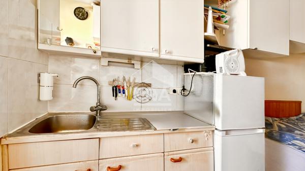 A VENDRE STUDIO 9,25M2 6E ASC. TRÈS BEL IMM. PIERRE DE TAILLE - GONCOURT CANAL ST MARTIN